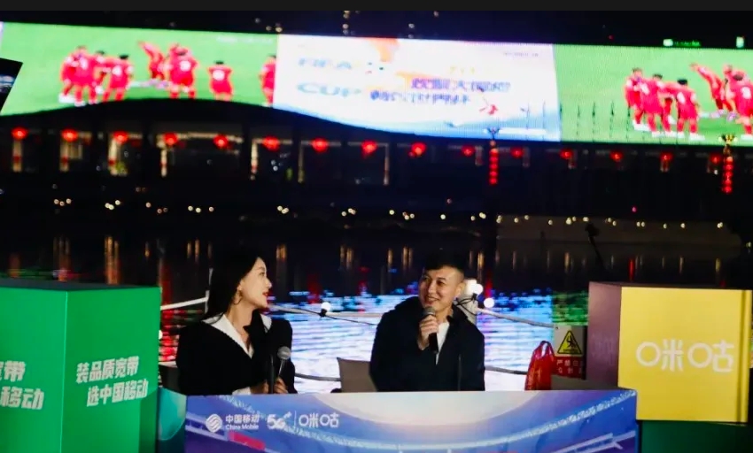 足球施展员现场施展赛事。天府新区融媒体中心供图