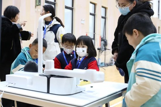 碰见小明围棋机器东说念主