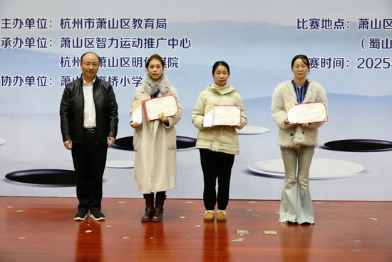 幼儿园团体一等奖合影