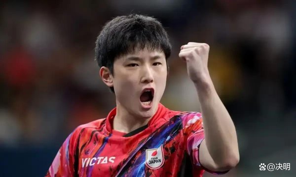 终于高调！总决赛张本智和夺冠，展示胯下击球，王楚钦缺席送良机