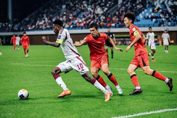 伤了快一年，复出却情状平平！国足天才中场依木兰会就此坠落吗？