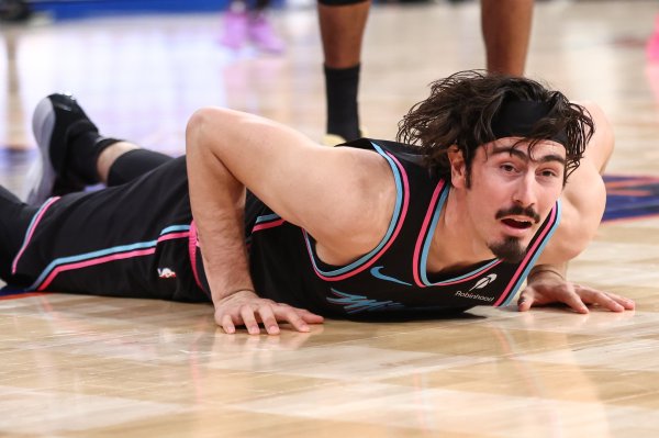 关节中投！哈克斯：其他东谈主齐被紧盯 这是我捏球鼓动完成闭幕契机